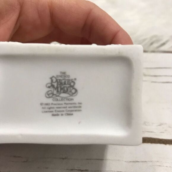 D Precious Moments 1993 Bisque Porcelain Bag, Good Friends are Forever - Picture 7 of 11